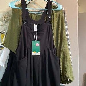 Halara tic tok jumper. Black size med. never worn.